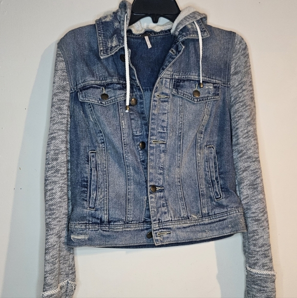 Free People Denim Knit Jean Jacket Distressed Sz S - Picture 2 of 5